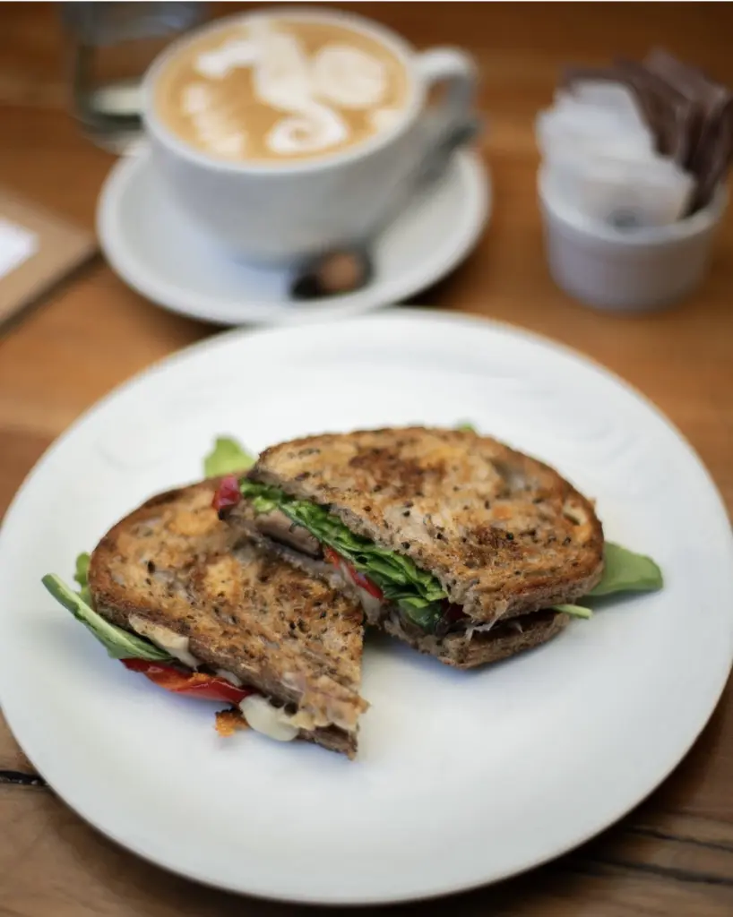 Onde comer vegetariano em Santiago: restaurante imperdível para conhecer 3 Cafe sanduiche
