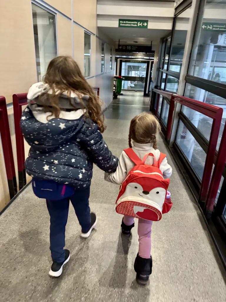 Ilha de Páscoa com crianças: dicas para sua viagem ser um verdadeiro sucesso 3 Conjunto 1 aeroporto Santiago