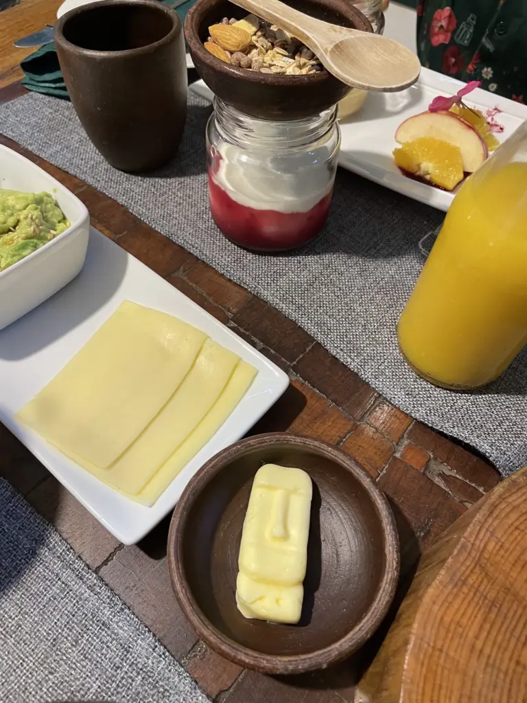 Ilha de Páscoa com crianças: dicas para sua viagem ser um verdadeiro sucesso 14 Conjunto 4 detalhes cafe manha
