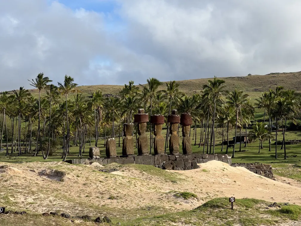 Ilha de Páscoa com crianças: dicas para sua viagem ser um verdadeiro sucesso 23 Conjunto 7 Anakena.jpg