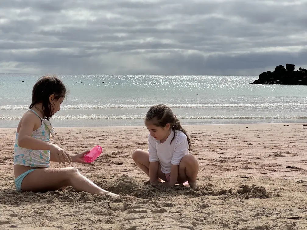 Ilha de Páscoa com crianças: dicas para sua viagem ser um verdadeiro sucesso 24 Conjunto 7 praia Anakena.jpg