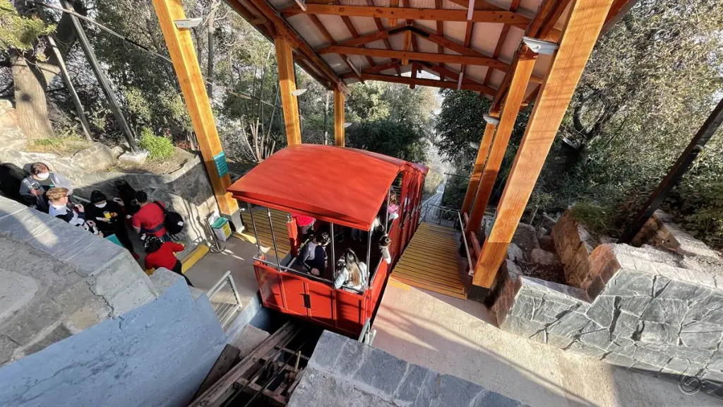 Passeios em Santiago de metrô: 10 atrações turísticas fáceis de conhecer 6 Funicular1 1