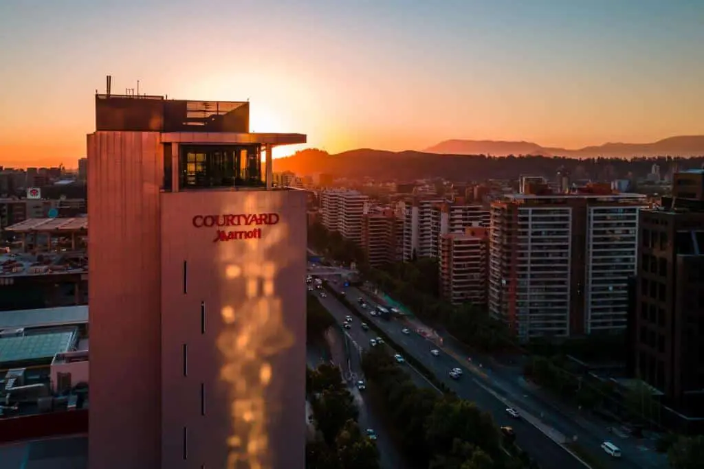 Onde ficar em Las Condes: melhores regiões e hotéis em Santiago 8 courtyard.jpeg
