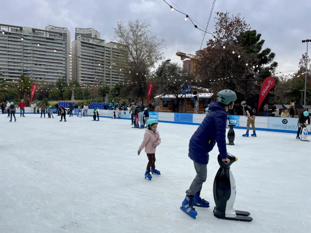 O que fazer de graça em Santiago: 20 atrações e passeios gratuitos imperdíveis 10 Patinação no gelo chile
